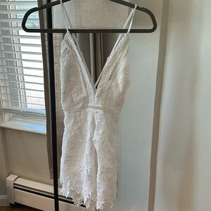 White lace romper/ Size S/ adjustable straps